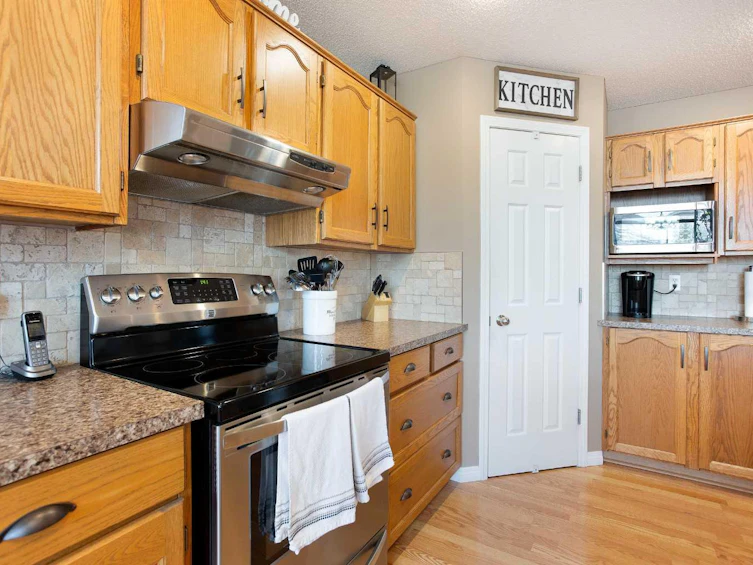 1046 Coventry Drive NE, Calgary, AB, T3K 4P2 - 5