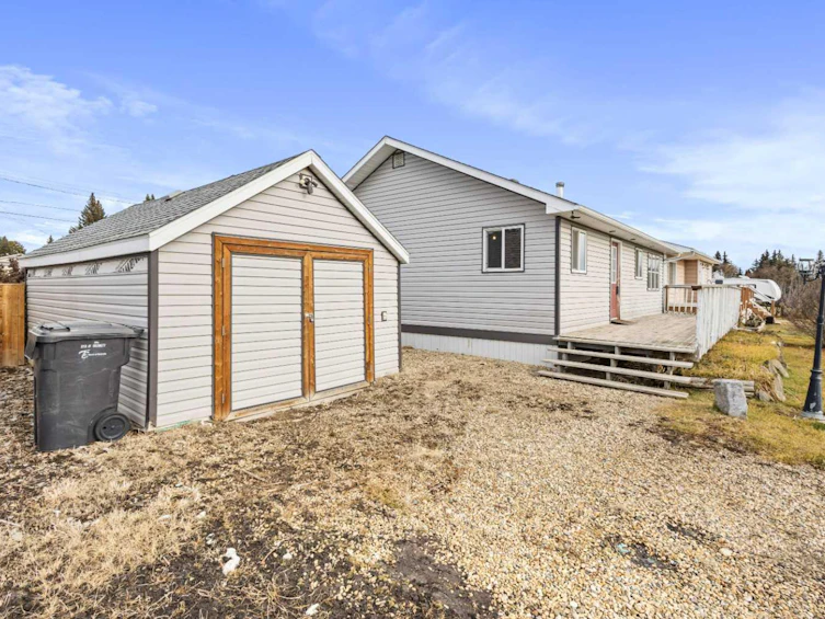 4848 51 Avenue, Eckville, AB, T0M 0X0 - 3