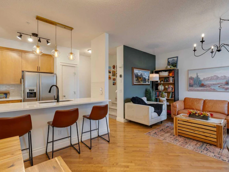 4-2001 34 Avenue SW, Calgary, AB, T2T 2C4 - 4