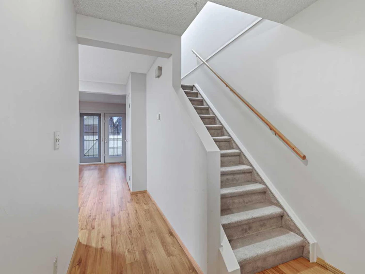 75-32 Whitnel Court NE, Calgary, AB, T1Y 5E3 - 5