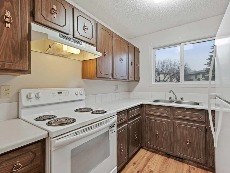 75-32 Whitnel Court NE, Calgary, AB, T1Y 5E3 - 9