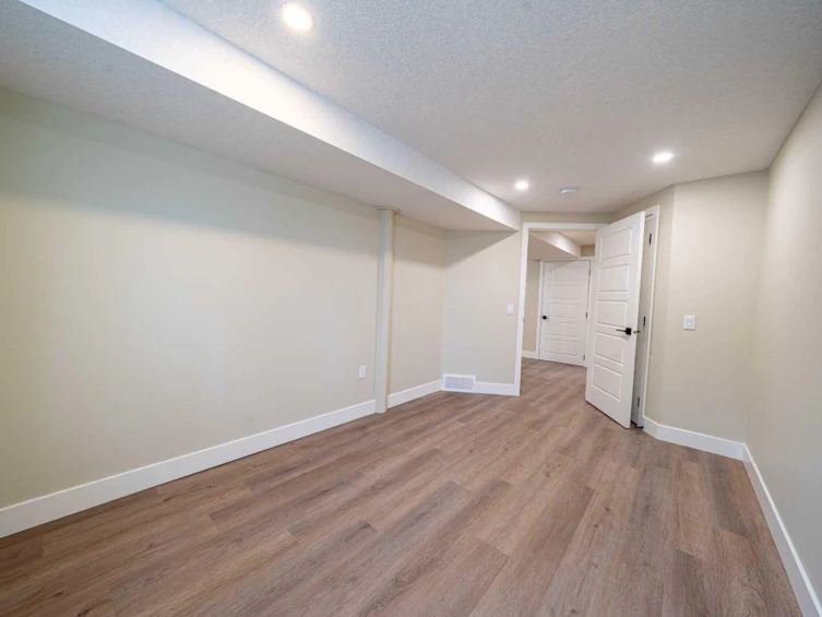2111 Vista Crescent NE, Calgary, AB, T2E 6H9 - 30
