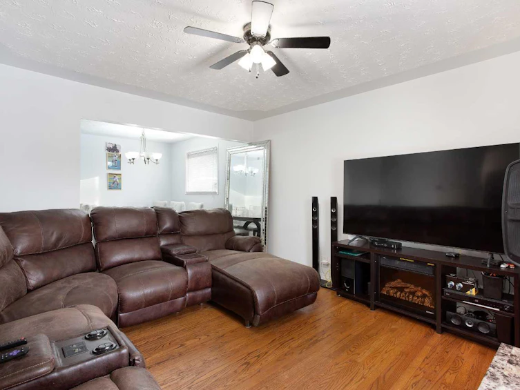 2040 47 Street SE, Calgary, AB, T2B 1L3 - 3