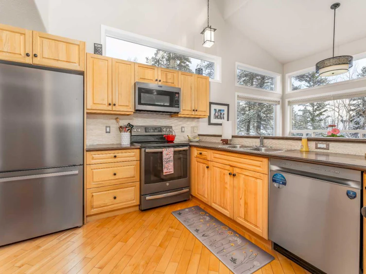 1172 Wilson Way, Canmore, AB, T1W 3C4 - 12