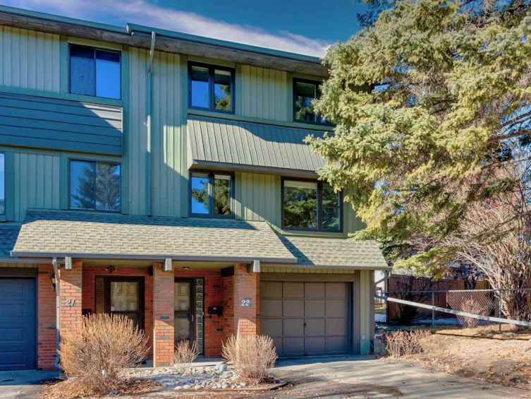 22-10030 Oakmoor Way SW, Calgary, AB, T2V 4S8