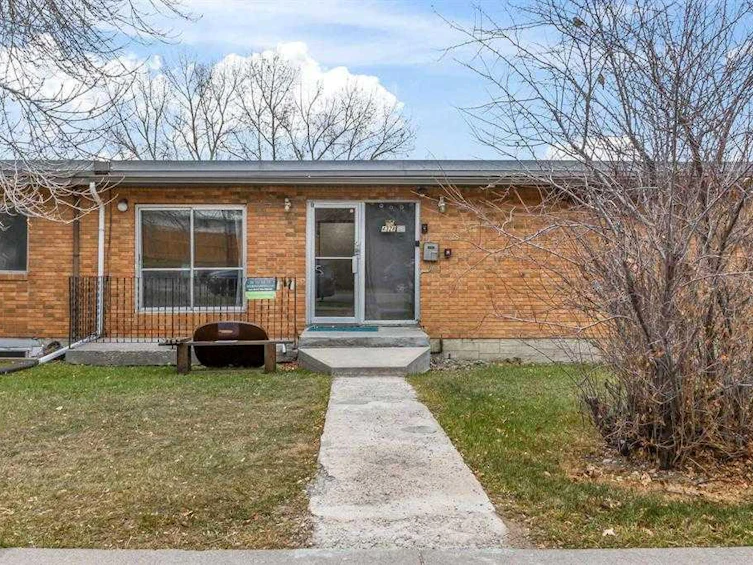 205-4328 4 Street NW, Calgary, AB, T2K 1A2 - 2