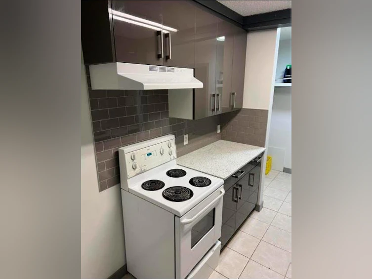 205-4328 4 Street NW, Calgary, AB, T2K 1A2 - 6