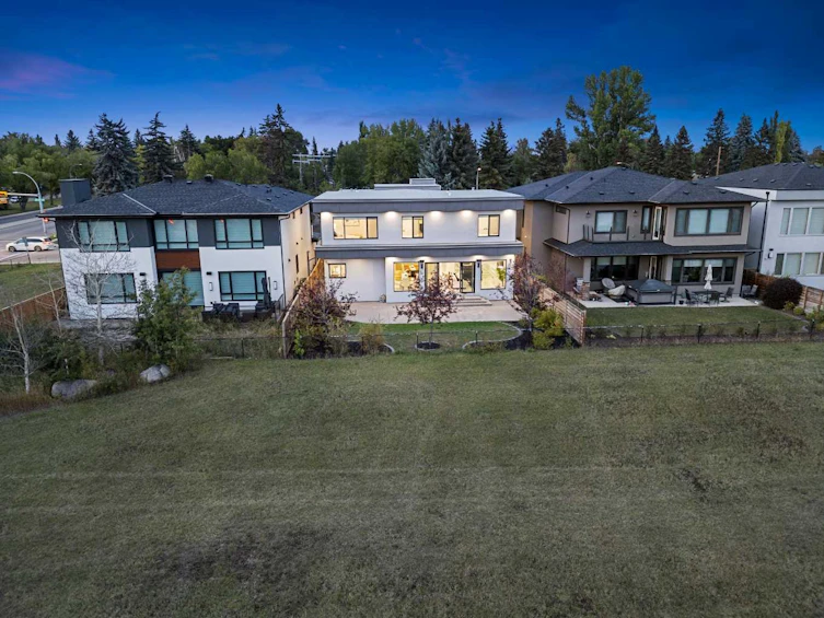 102 Malibou Road SW, Calgary, AB, T2V 2A4 - 10