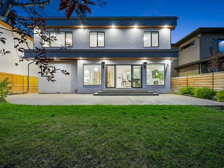 102 Malibou Road SW, Calgary, AB, T2V 2A4 - 11