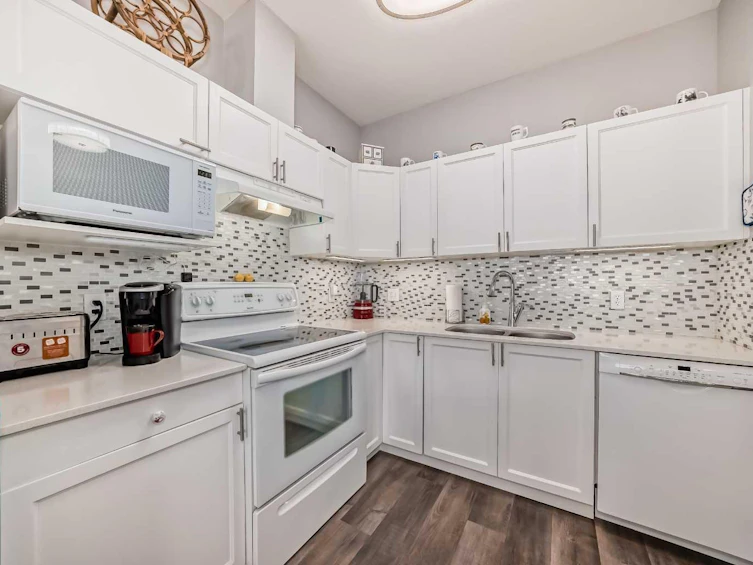 110-2850 51 Street SW, Calgary, AB, T3E 6S7 - 3