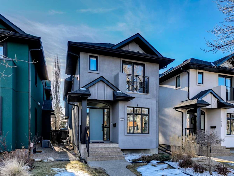 2045 49 Avenue SW, Calgary, AB, T2T 2V5