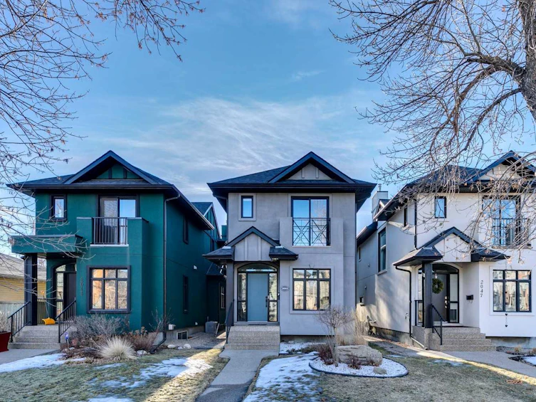 2045 49 Avenue SW, Calgary, AB, T2T 2V5 - 2