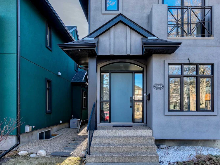 2045 49 Avenue SW, Calgary, AB, T2T 2V5 - 3