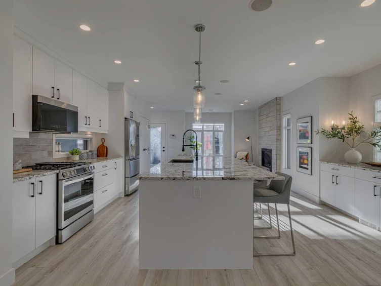 2045 49 Avenue SW, Calgary, AB, T2T 2V5 - 8