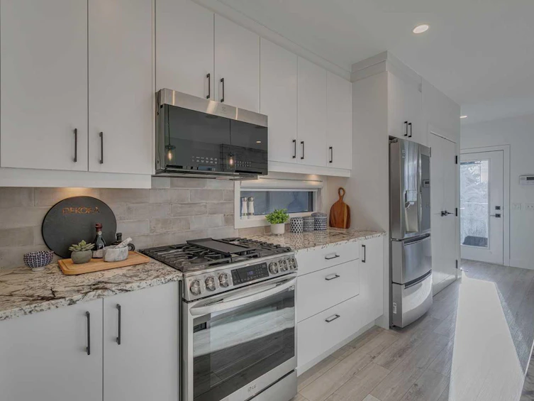 2045 49 Avenue SW, Calgary, AB, T2T 2V5 - 11