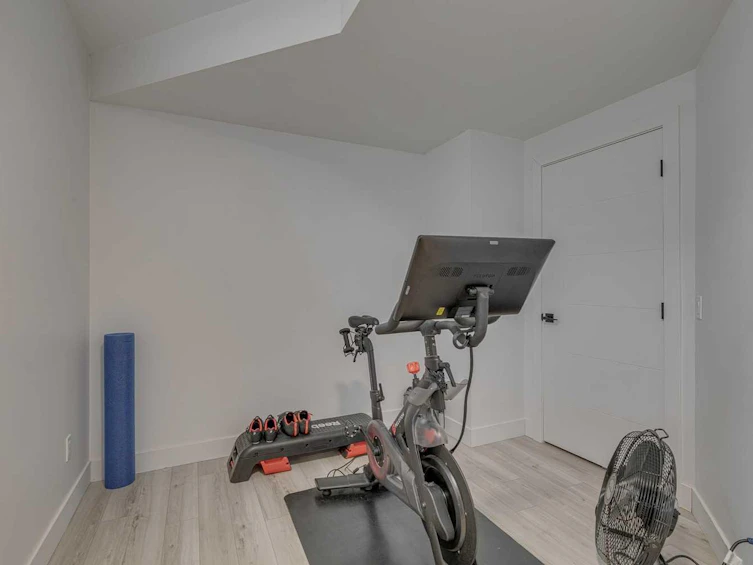 2045 49 Avenue SW, Calgary, AB, T2T 2V5 - 39