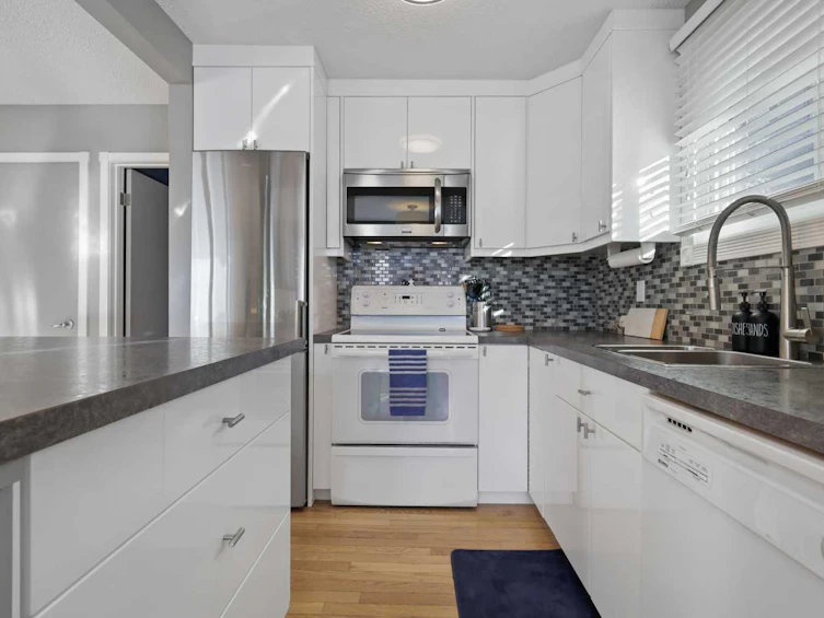 2-130 10 Avenue NE, Calgary, AB, T2E 0W7 - 10