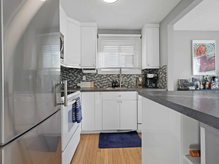 2-130 10 Avenue NE, Calgary, AB, T2E 0W7 - 11