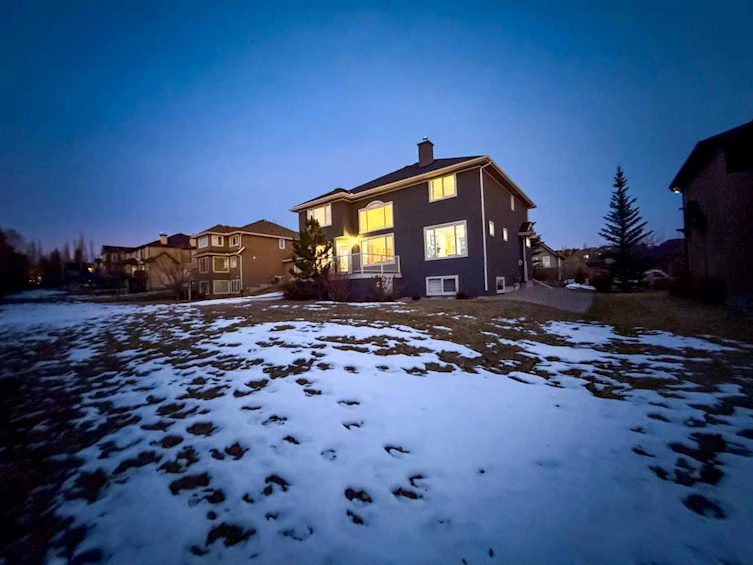 3257 81 Street SW, Calgary, AB, T3H 5N2 - 3