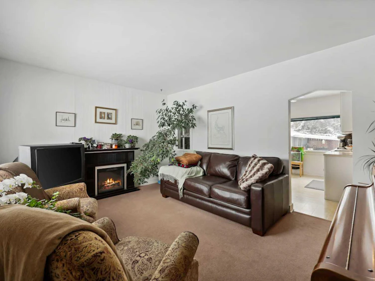 612 12 Avenue NE, Calgary, AB, T2E 1B1 - 3