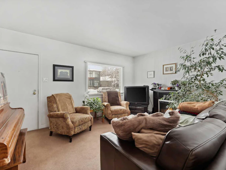 612 12 Avenue NE, Calgary, AB, T2E 1B1 - 4