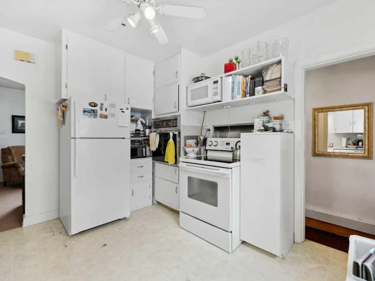 612 12 Avenue NE, Calgary, AB, T2E 1B1 - 8