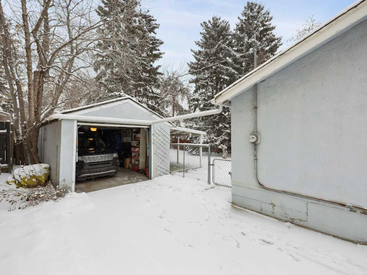 612 12 Avenue NE, Calgary, AB, T2E 1B1 - 19