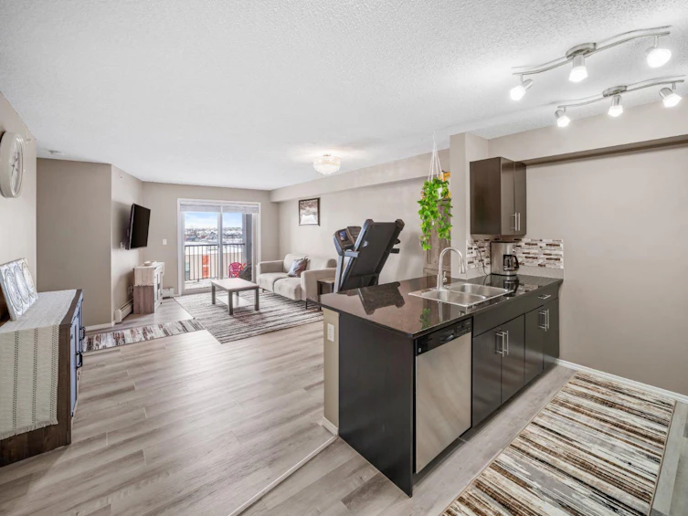7403-403 Mackenzie Way SW, Airdrie, AB, T4B 3V7