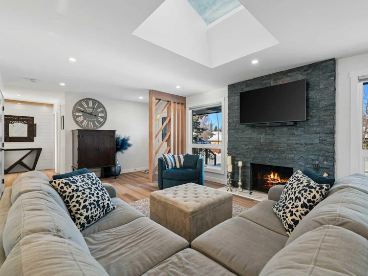 943 Cannock Road SW, Calgary, AB, T2W 1M6