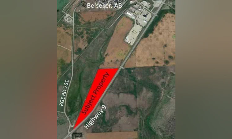 NW-01-28-26-W4 / ON Hwy 9 And Rge Rd 261