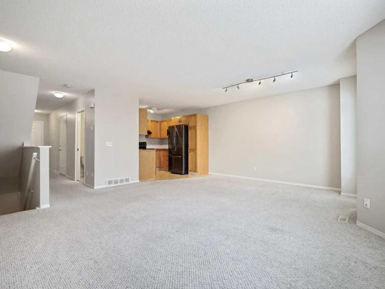 24 Douglas Glen Park SE, Calgary, AB, T2Z 3Z3 - 8