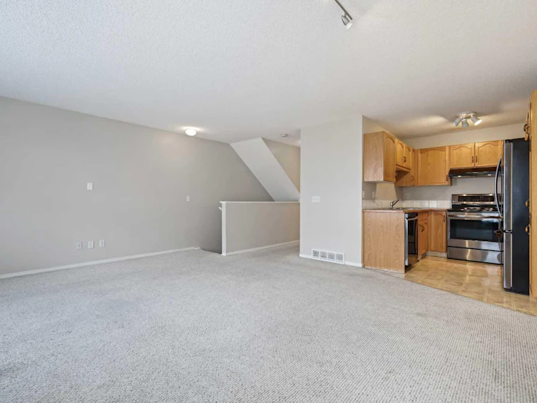 24 Douglas Glen Park SE, Calgary, AB, T2Z 3Z3 - 11