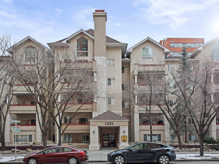 102-777 3 Avenue SW, Calgary, AB, T2P 0G8