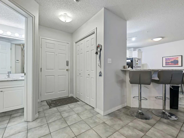 102-777 3 Avenue SW, Calgary, AB, T2P 0G8 - 3