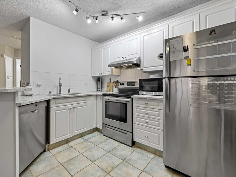 102-777 3 Avenue SW, Calgary, AB, T2P 0G8 - 7