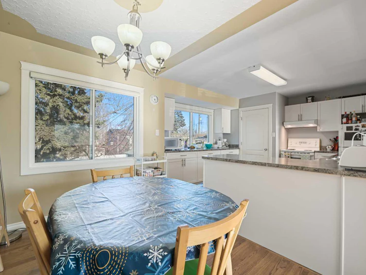 2548 Chicoutimi Drive NW, Calgary, AB, T2L 0W5 - 4