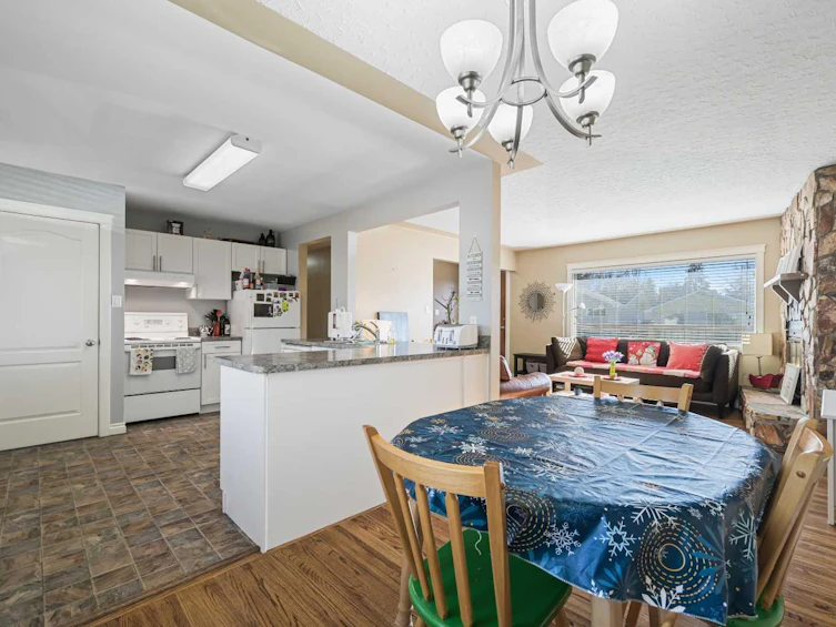 2548 Chicoutimi Drive NW, Calgary, AB, T2L 0W5 - 11