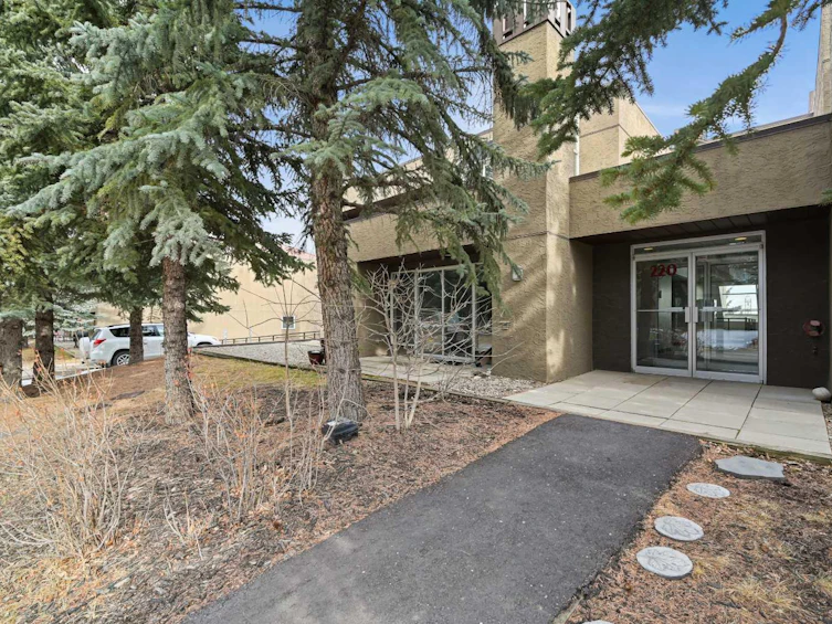 10-220 Village Terrace SW, Calgary, AB, T3H 2L4 - 2