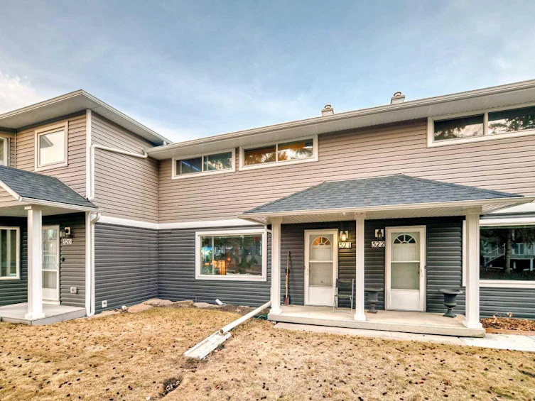 521 Regal Park NE, Calgary, AB, T2E 0S6