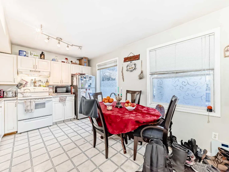 521 Regal Park NE, Calgary, AB, T2E 0S6 - 5
