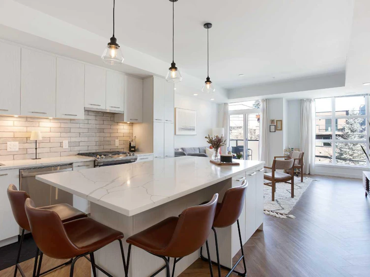 202-1709 35 Avenue SW, Calgary, AB, T2T 6X9 - 3