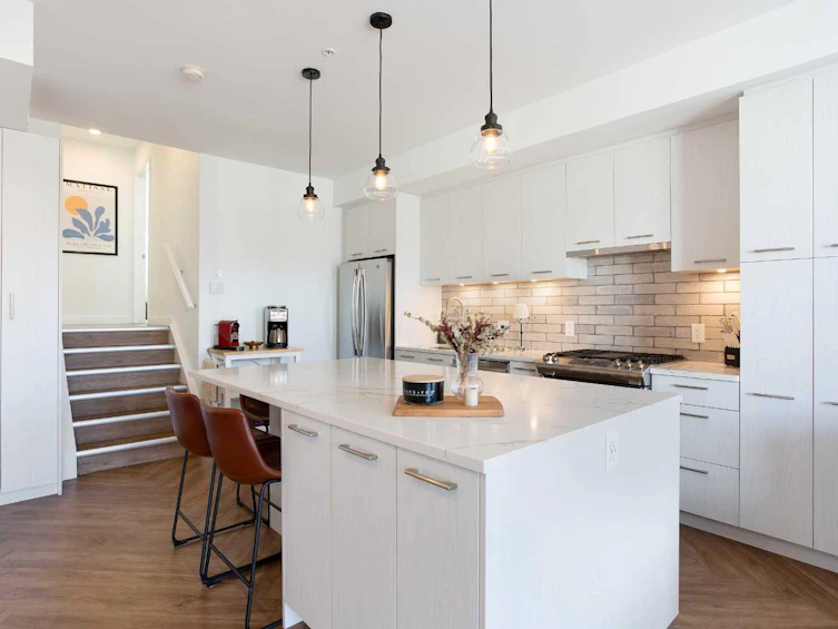 202-1709 35 Avenue SW, Calgary, AB, T2T 6X9 - 4
