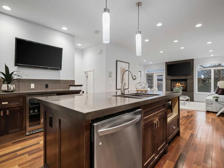 521 35 Street NW, Calgary, AB, T2N 2Z4 - 9