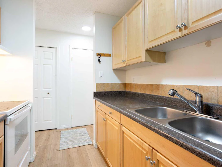 302-1320 12 Avenue SW, Calgary, AB, T2H 2J6 - 9