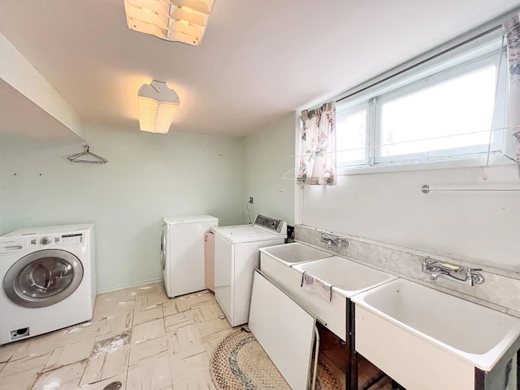 102 1 Avenue SE, Falher, AB, T0H 1M0 - 41