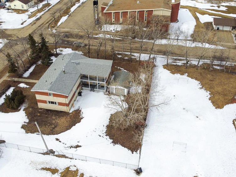102 1 Avenue SE, Falher, AB, T0H 1M0 - 48