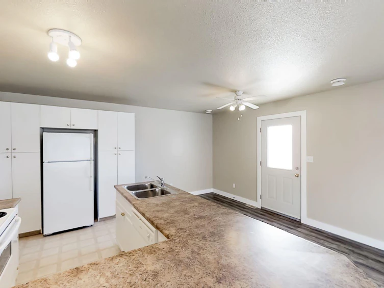 C-10029 105 Avenue, Grande Prairie, AB, T8V 1H2 - 16