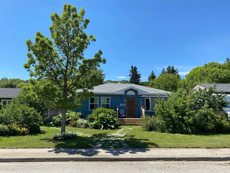 8111 34 Avenue NW, Calgary, AB, T3B 1P9