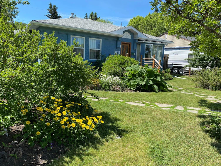 8111 34 Avenue NW, Calgary, AB, T3B 1P9 - 2
