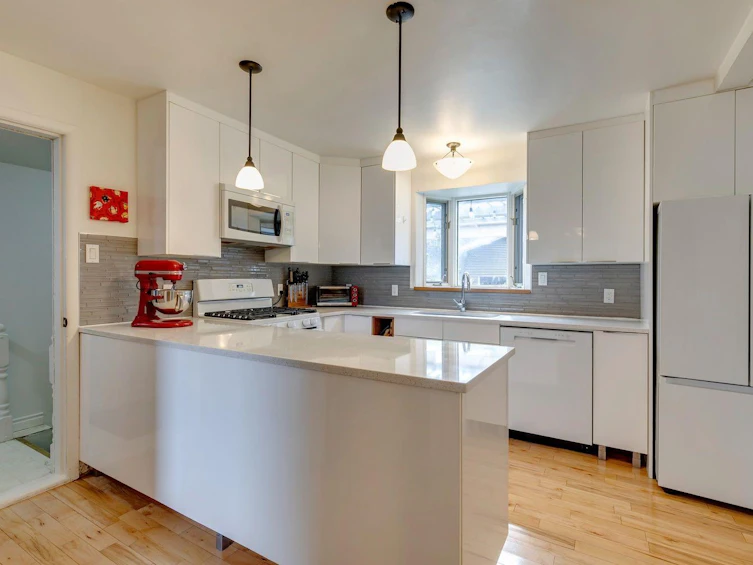 8111 34 Avenue NW, Calgary, AB, T3B 1P9 - 8